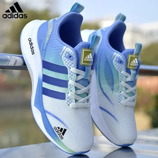 Breathable sports shoes